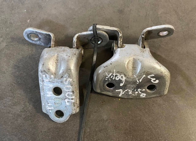 Петля задніх лівих дверей 793103K000 HYUNDAI