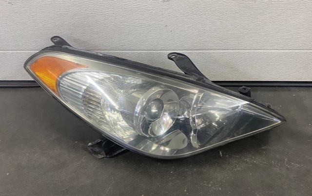 Права блок фара 81110AA080 TOYOTA