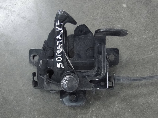 Замок кришки капота 811303S000 HYUNDAI