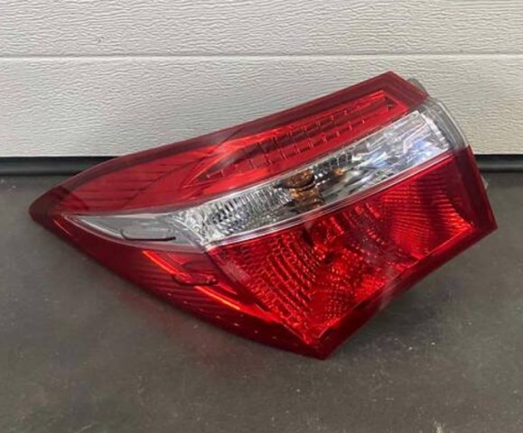 Задня ліва зовнішня фара 8156002760 TOYOTA