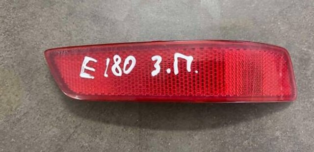 Правий катафот бампера 8191030040 TOYOTA