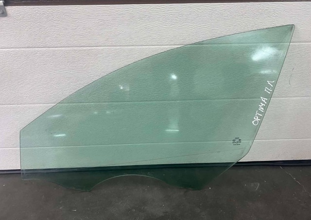 Скло водійських дверей 824112T010 HYUNDAI