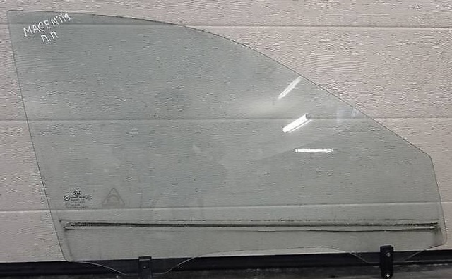 Скло передньої правої двері 824202G000 HYUNDAI