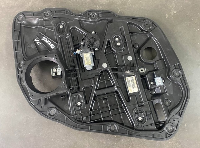 Мотор склопідйомника водійських дверей 824502T000 HYUNDAI