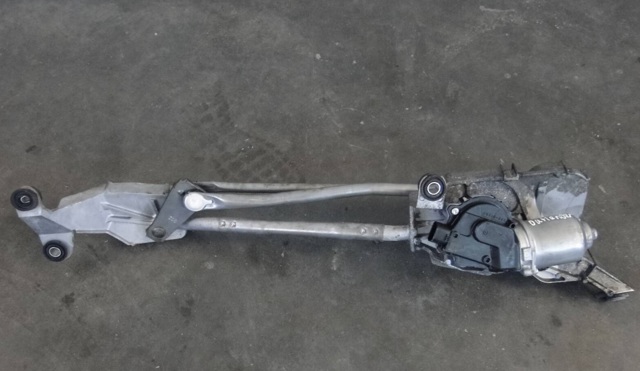 Трапеція щіток лобового скла 8251A105 MITSUBISHI