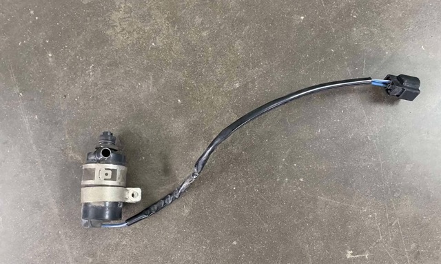 Насос омивача фар 8264A030 MITSUBISHI