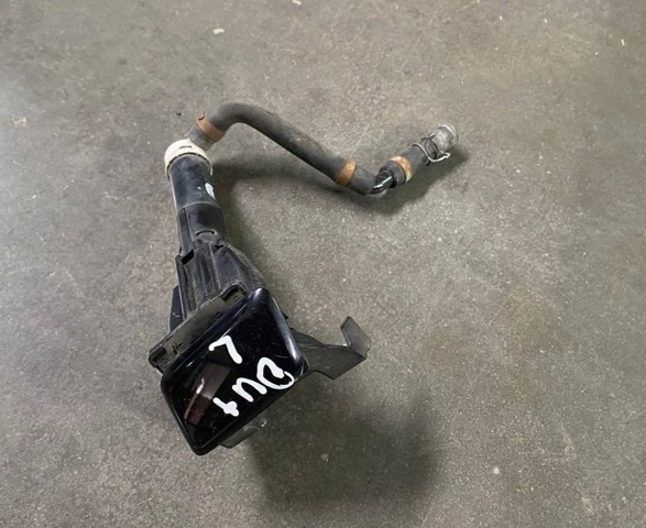 Форсунка омивача фари передньої, лівої 8264A137 MITSUBISHI