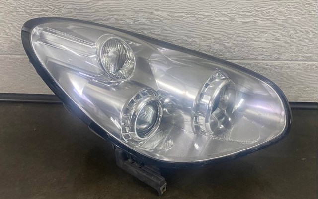 Фара передня права 84001XA24A SUBARU