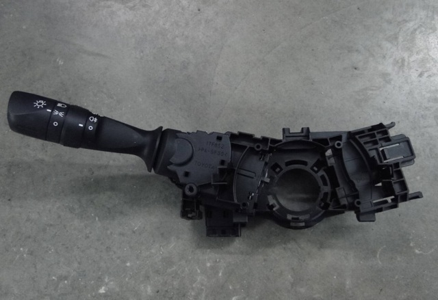 Перемикач підрульовий, лівий 8414002740 TOYOTA
