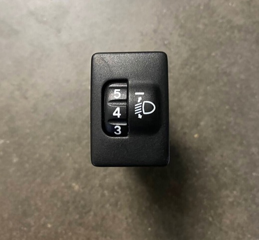 Кнопка коректора фар 8415202080 TOYOTA