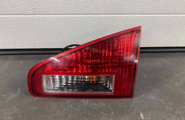 Фара задня права внутрішня 84251XA02A SUBARU