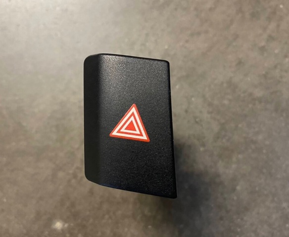 Кнопка аварійки 8433202210 TOYOTA