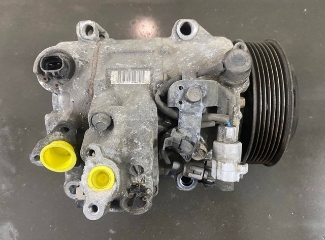 Компресор кондиціонера 8832006190 TOYOTA