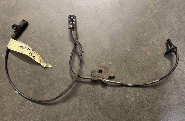 Передній лівий датчик абс 8954302061 TOYOTA
