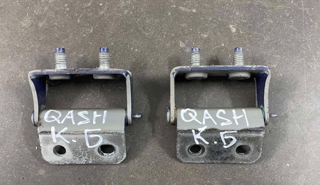 Петля задніх багажних, 3/5 -х дверей 90400EY10A NISSAN