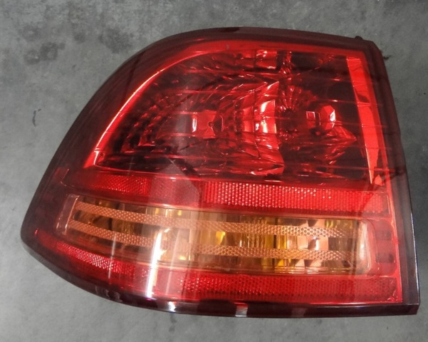 Задня ліва зовнішня фара 924012G010 HYUNDAI