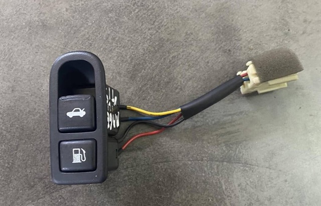 Кнопка відкриття лючка бензобака 935553K000 HYUNDAI