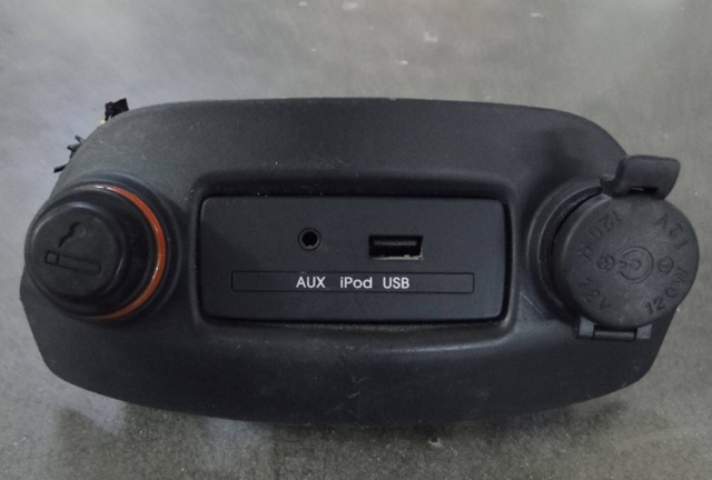 USB-розгалужувач 961202K000 HYUNDAI
