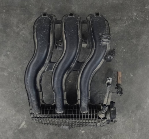 Колектор впускний 9673063980 PEUGEOT