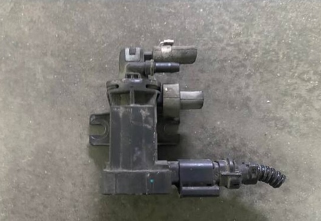 Перетворювач тиску (соленоїд) наддуву / EGR 9811643880 PEUGEOT
