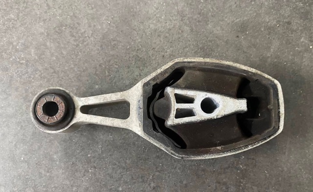 Задня опора двигуна 9815650580 PEUGEOT