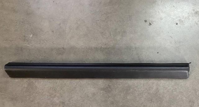 Накладка задніх лівих дверей, нижня EG2151RD0D MAZDA