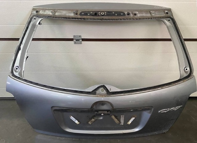 Двері багажника EGY16202XC MAZDA