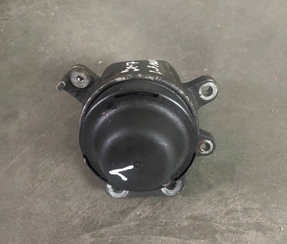 Права подушка мотора EH1539060B MAZDA