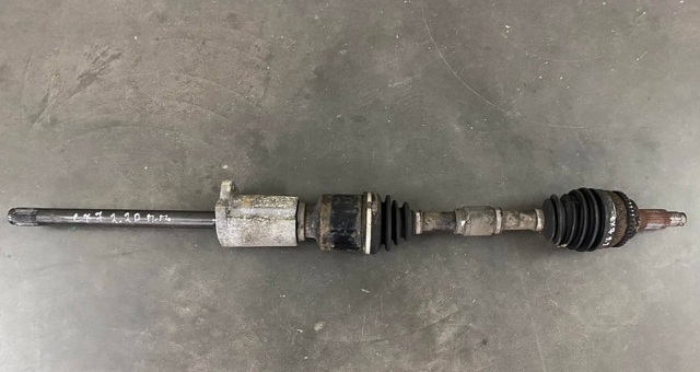 Привід передній правий GD722550XB MAZDA