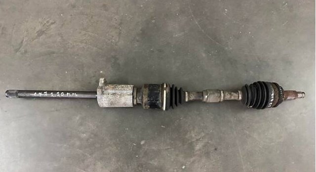 Привід правий GD722550XC MAZDA