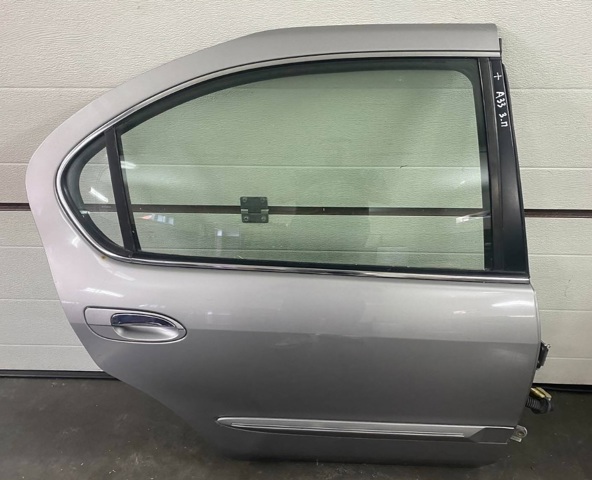 Двері пасажирські задні праві Nissan Maxima