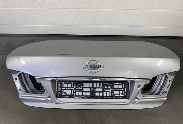 Кришка багажника кузова H43003Y5CM NISSAN