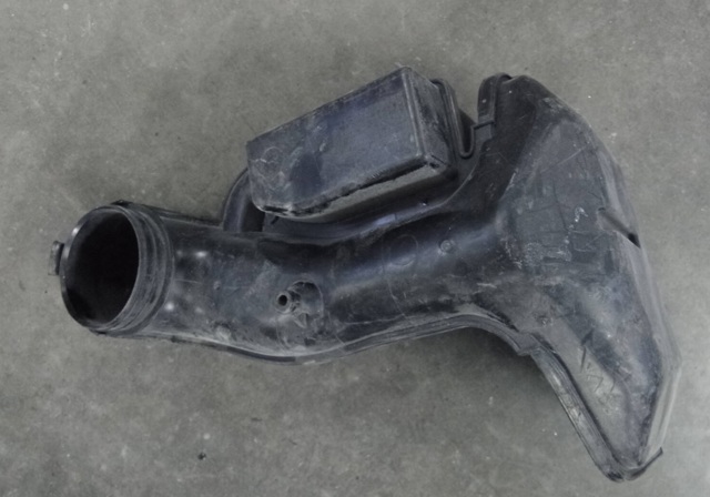 Повітрозабірник повітряного фільтра L33D13200A MAZDA