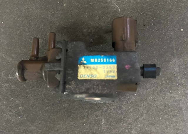 Клапан соленоїд регулювання заслонки EGR MR258166 MITSUBISHI