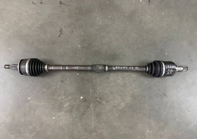 Привід правий MR580450 MITSUBISHI