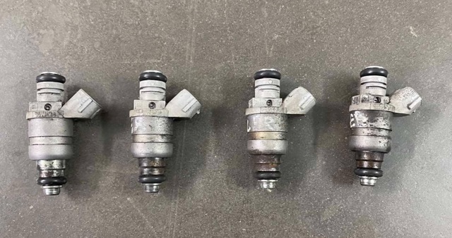 Форсунка паливна MR988977 MITSUBISHI