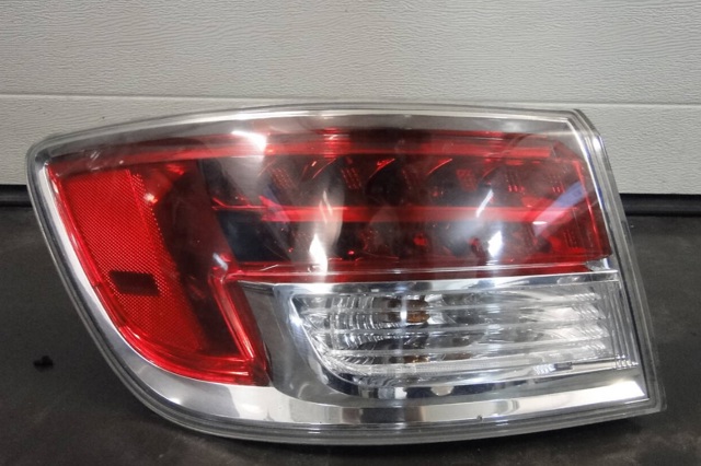 Задній лівий зовнішній ліхтар TD1151160G MAZDA