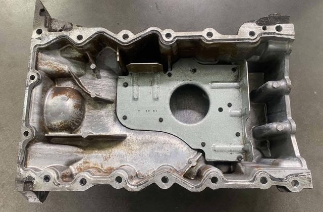Піддон масляний картера двигуна ZZJ110400 MAZDA