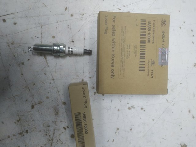Свічки запалювання (запальні) і дроти 1885810090 HYUNDAI