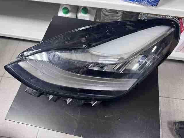 Фари 107737100L Tesla Model