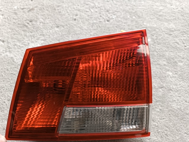 Ліхтар задній внутрішній правий 1222102 OPEL