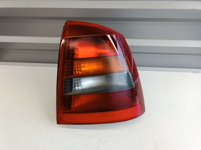 Задні ліхтарі 13565A OPEL