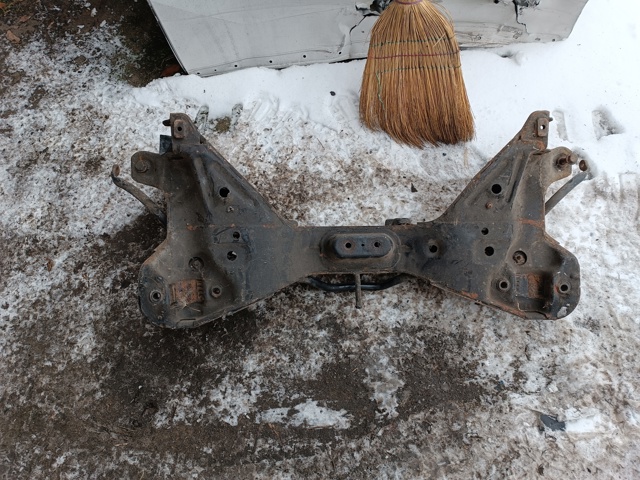 Передня балка 30887034 VOLVO