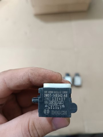 Датчик Ейрбег передній 3M5T14B342AB LAND ROVER