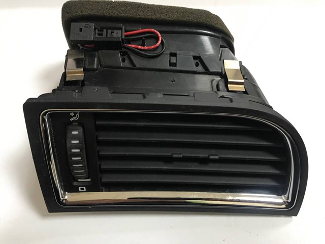 Решітка повітропровода права 3T0819702 VAG