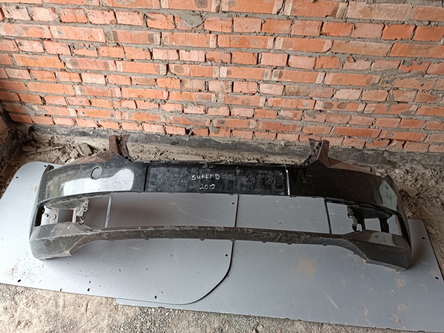 Бампер передній в зборі 3V0807221 VAG