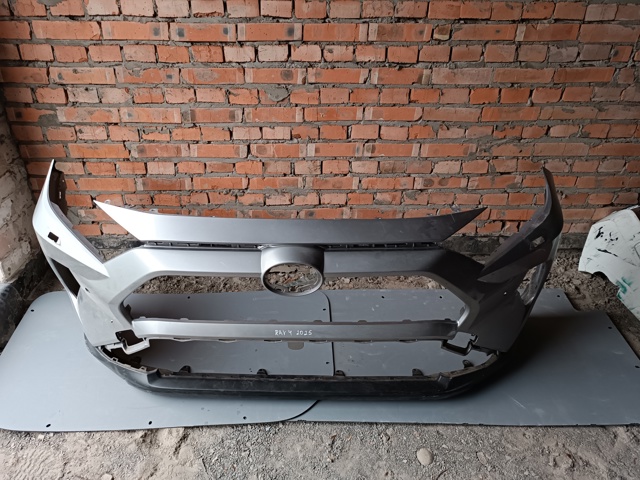 Бампер на авто 521190R919 TOYOTA
