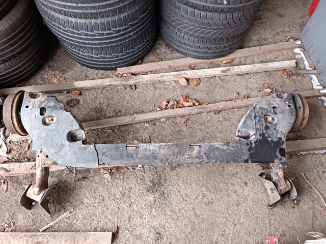Балка задньої підвіски поперечна 555016394R RENAULT