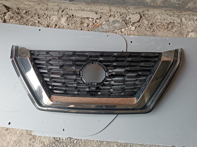 Решітка радіатора 623106RA0A NISSAN