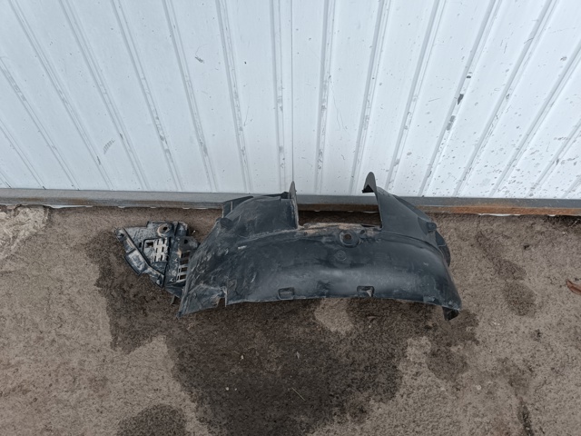 Підкрилок передній лівий 638418129R RENAULT